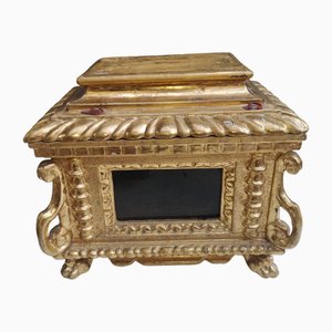 Caja de relicario italiana de madera dorada tallada