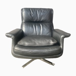 Italian Black Leather Swivel Chair in the style of Minotti, 1970s