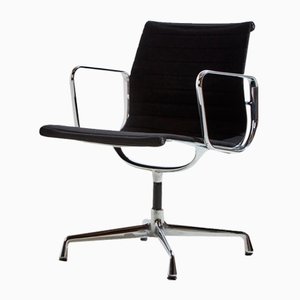 Sedia girevole da ufficio Ea108 di Charles & Ray Eames per Vitra, inizio XXI secolo