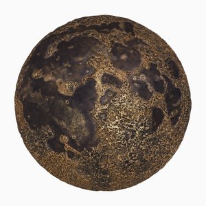 Michel Pichard, Escultura de pared de luna llena, 2017, bronce y resina