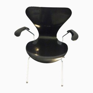 Poltrona modello 3207 di Arne Jacobsen per Fritz Hansen