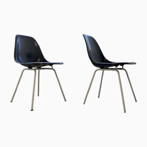 Sedie in fibra di vetro nere di Charles Eames per Herman Miller, anni '70, set di 2