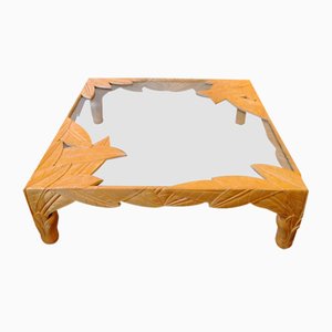 Mesa de centro vintage grande de hojas de madera tallada con superficie de vidrio empotrada, Estados Unidos, años 80