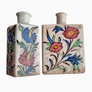 Botellas de cerámica, Iznik, Turquía, siglo XVIII. Juego de 2