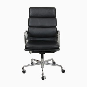 Chaise de Bureau EA-219 Softpad en Cuir Noir par Charles Eames