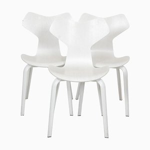 Chaises Grandprix Blanches par Arne Jacobsen, Set de 3