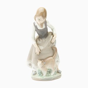 Fine Porcelain Little Girl with Cat #1187 Figurine from Lladro