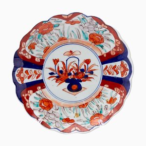 Plato japonés Imari de porcelana lobulada, siglo XIX
