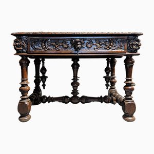 Mesa estilo renacentista de nogal