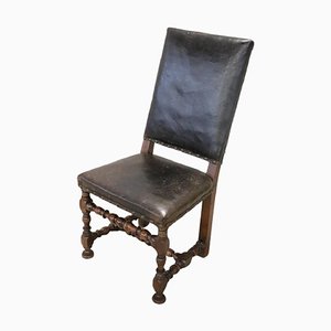 Stuhl aus Nussholz und Leder, 17. Jahrhundert