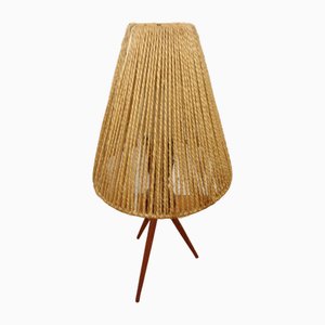 Lámpara de mesa trípode Mid-Century de teca y sisal, Dinamarca, años 50