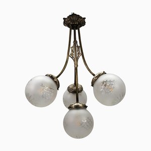 Lámpara de araña francesa Art Déco con cuatro luces de latón y vidrio tallado, años 30