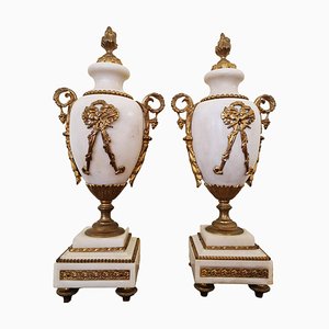 Weißer Marmor & Vergoldete Bronze Vasen im Louis XVI Stil, 19. Jh., 2er Set