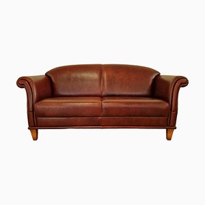 Traditionelles braunes Sofa aus echtem Leder