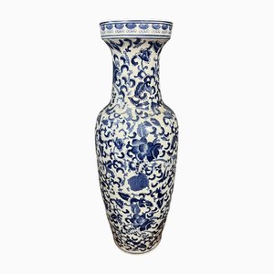 Jarrón monumental de porcelana china azul y blanca, década de 1890