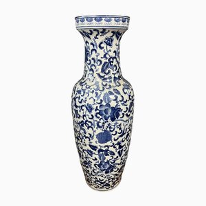 Vase Monumental en Porcelaine de Chine Bleue et Blanche, 1890s