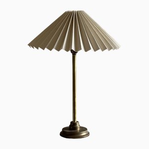 Lámpara de mesa británica minimalista de latón, años 10