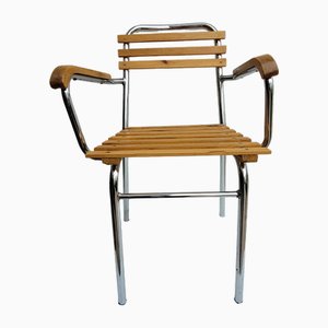 Stuhl aus Aluminium und Holz mit Armlehnen