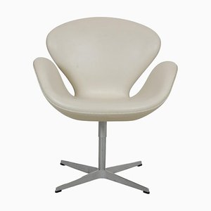 Tall Swan Chair aus weißem Leder von Arne Jacobsen