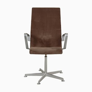 Middle Oxford Chair in Grey Alcantara Fabric from Arne Jacobsen