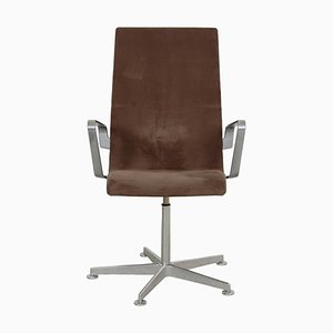 Sedia Oxford centrale in alcantara grigio di Arne Jacobsen