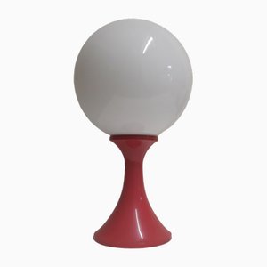 Lampada da comodino piccola con base in plastica rossa e paralume in vetro bianco opaco, anni '70