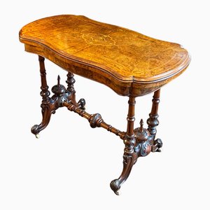 Tavolo da gioco vittoriano in legno di noce intarsiato, fine XIX secolo