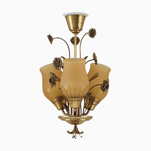 Lámpara colgante sueca Mid-Century de latón y vidrio atribuido a los hermanos Malmström, 1952