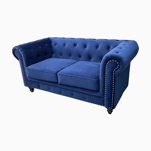 Chester Premium 2-Sitzer Sofa aus dunkelblauem Samtstoff von Europa Antiques