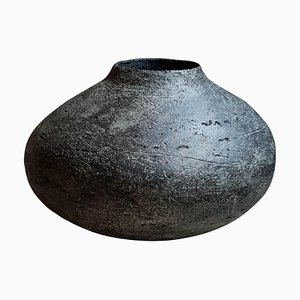 Schwarze Chytra Vase aus Steingut von Elena Vasilantonaki