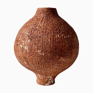 Vaso Moon No 20 in terracotta di Elena Vasilantonaki