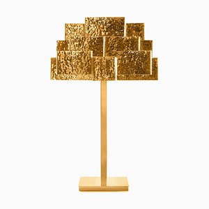 Inspiring Trees Tischlampe aus gehämmertem goldenem Messing von InsidherLand