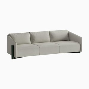 Sofá de cuatro plazas de madera gris de Kann Design