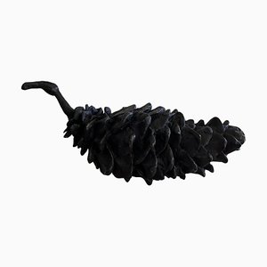 Oggetto decorativo a forma di pigna in bronzo patinato di Herma De Wit