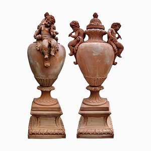 Vasi barocchi grandi con putti in terracotta, fine XIX secolo, set di 2