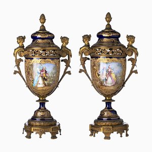 Amphoras Sevres de porcelana de Georges Émile Poitevin, siglo XIX. Juego de 2