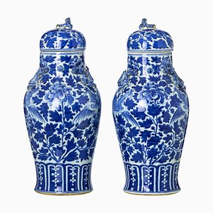 Macetas con tapa de porcelana, China, siglo XIX. Juego de 2