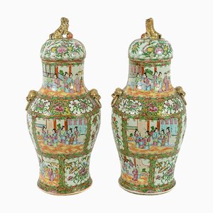Frascos de porcelana Cantónese Famille Rose de la dinastía Qing, China, siglo XIX. Juego de 2