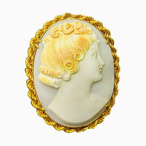 20th Century Oval Pendant in Yellow Gold Cameo in 18k, 1920s