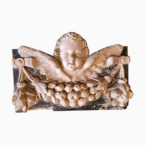 Artiste Toscan, Ange Heureux avec Guirlande de Fruits, 18ème Siècle, Sculpture en Marbre