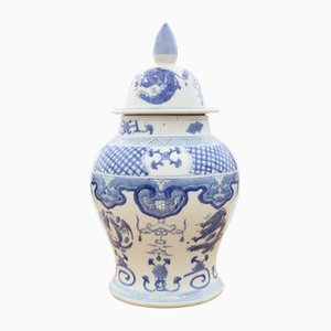 Frasco oriental chino antiguo de cerámica azul y blanca con tapa, años 20