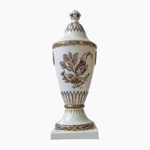 Jarrón de porcelana con tapa con motivos pintados a mano de Royal Copenhagen, década de 1900