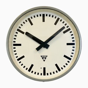 Horloge Murale d'Usine Industrielle Grise de Pragotron, 1960s