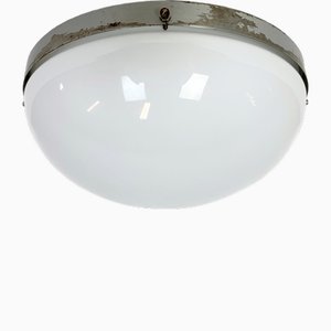 Lampada da parete o da soffitto vintage in vetro lattimo di Napako, anni '60