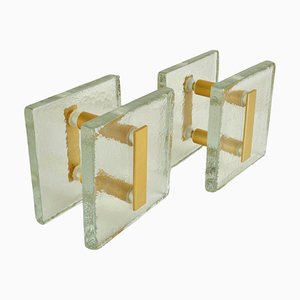 Tiradores arquitectónicos de dos puertas de vidrio transparente y metal dorado, años 60. Juego de 2