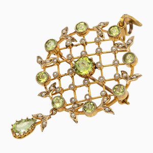 Broche con colgante de oro de principios del siglo XX con peridotos y perlas, Reino Unido, década de 1890