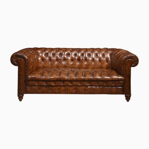 Tiefes geknöpftes Chesterfield Sofa aus Leder