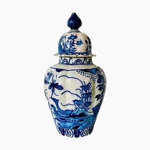 Jarrón Delft antiguo con tapa azul de Royal Tichelaar, década de 1900