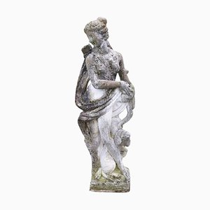 Statua della dea Diana della caccia al giardino
