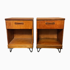 Mid-Century Teak Nachtschränke auf schwarzen Haarnadelbeinen von Meredrew, 1960er, 2er Set